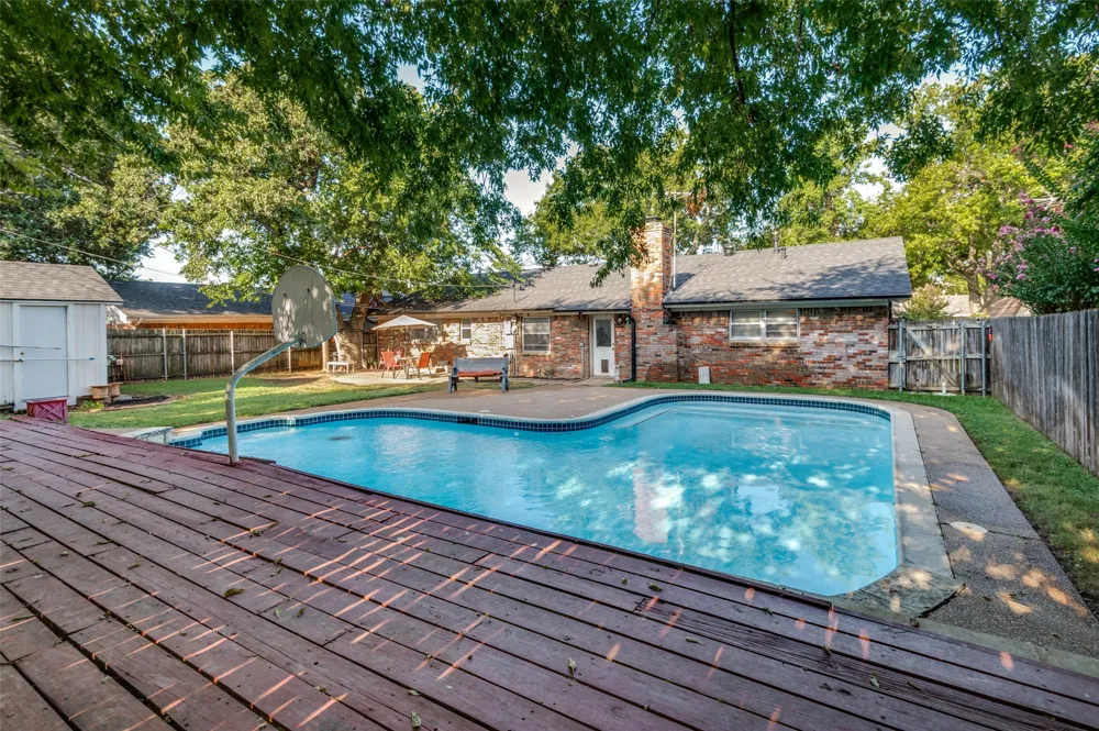 2304 Shady Brook Drive Bedford, TX 76021