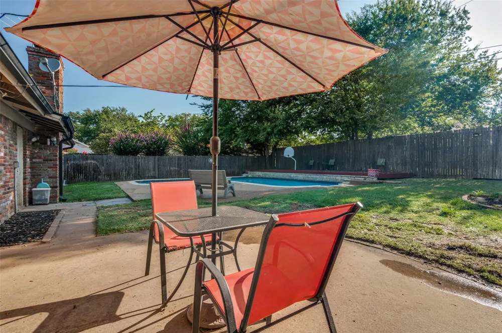 2304 Shady Brook Drive Bedford, TX 76021