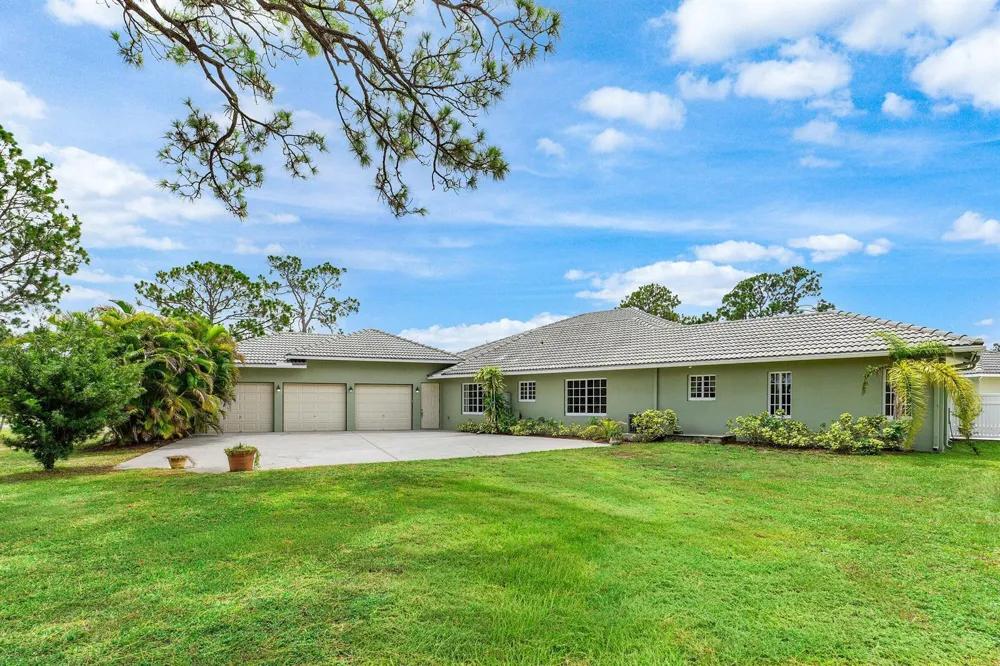 2749 A ROAD Loxahatchee, FL 33470