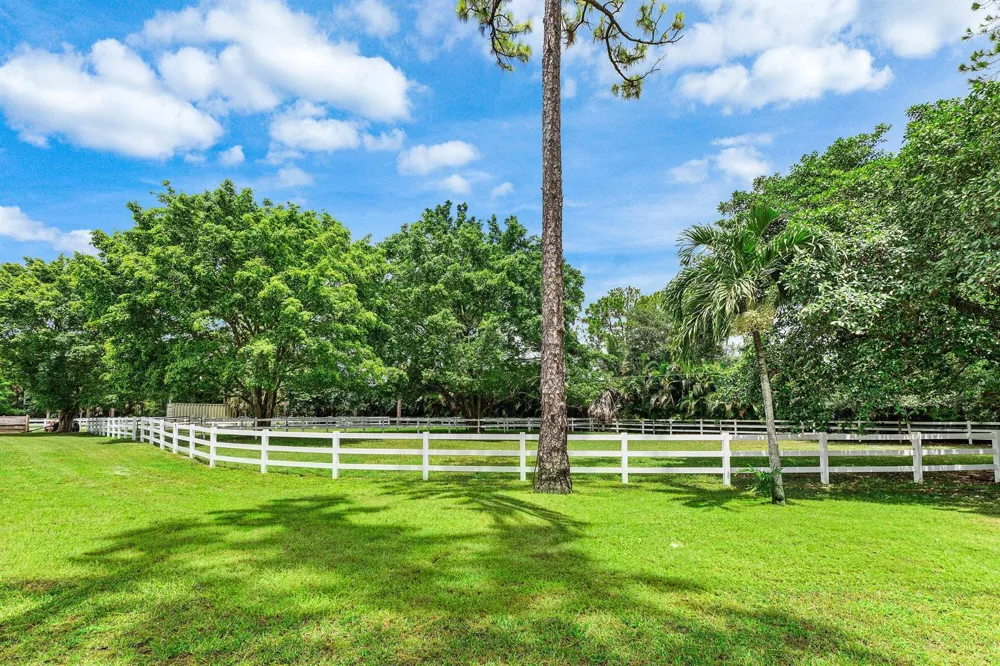 2749 A ROAD Loxahatchee, FL 33470