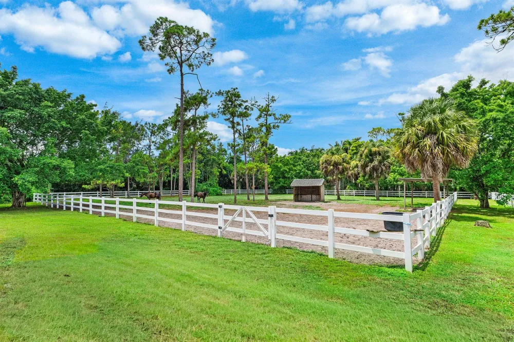 2749 A ROAD Loxahatchee, FL 33470