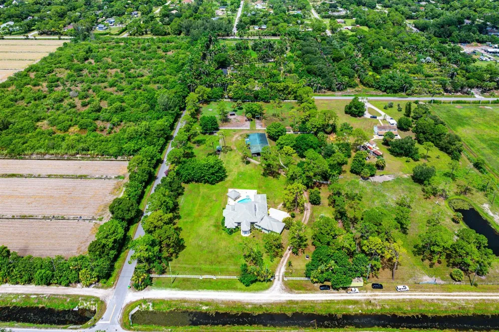 2749 A ROAD Loxahatchee, FL 33470
