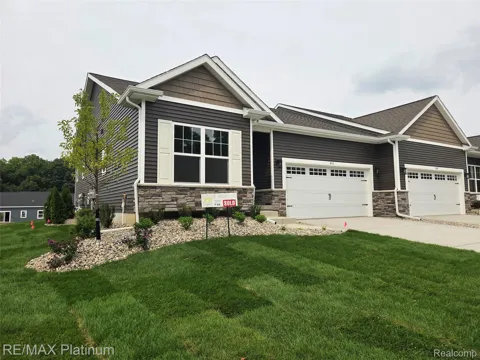 834 Oakwood Circle #35