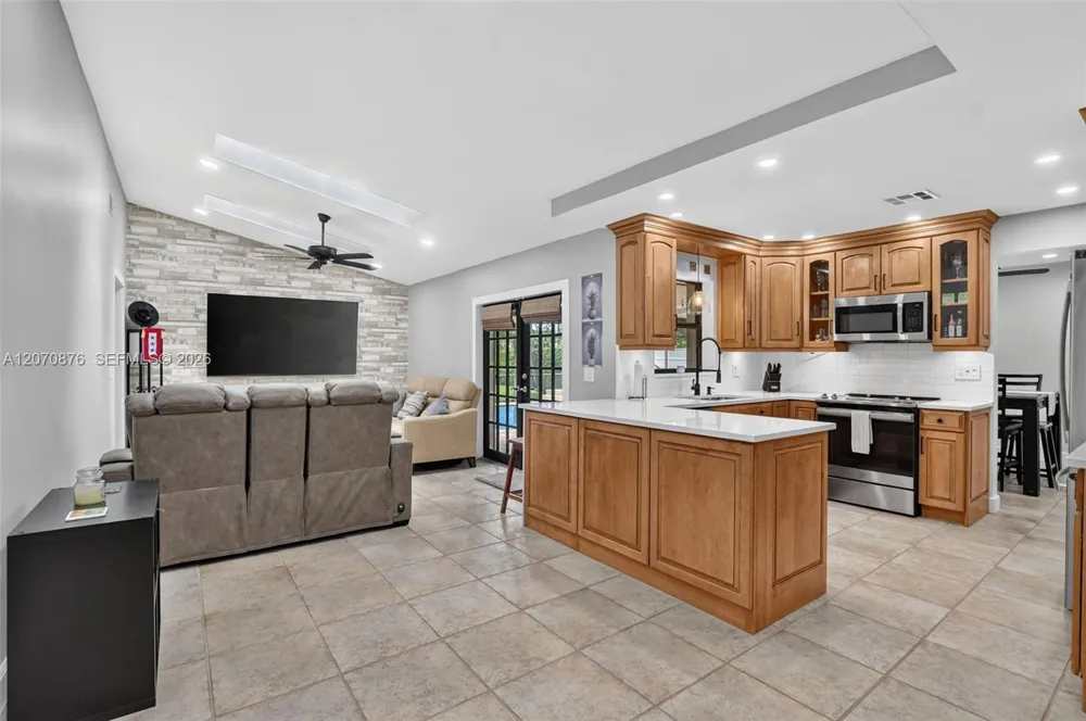 4225 NW 7th Pl Deerfield Beach, FL 33442