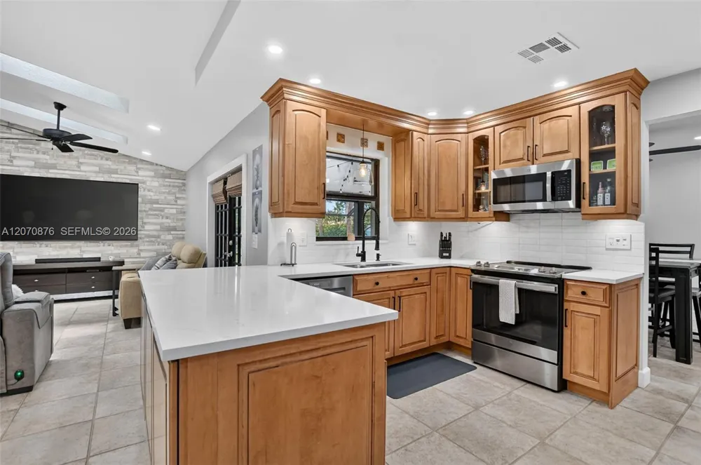 4225 NW 7th Pl Deerfield Beach, FL 33442