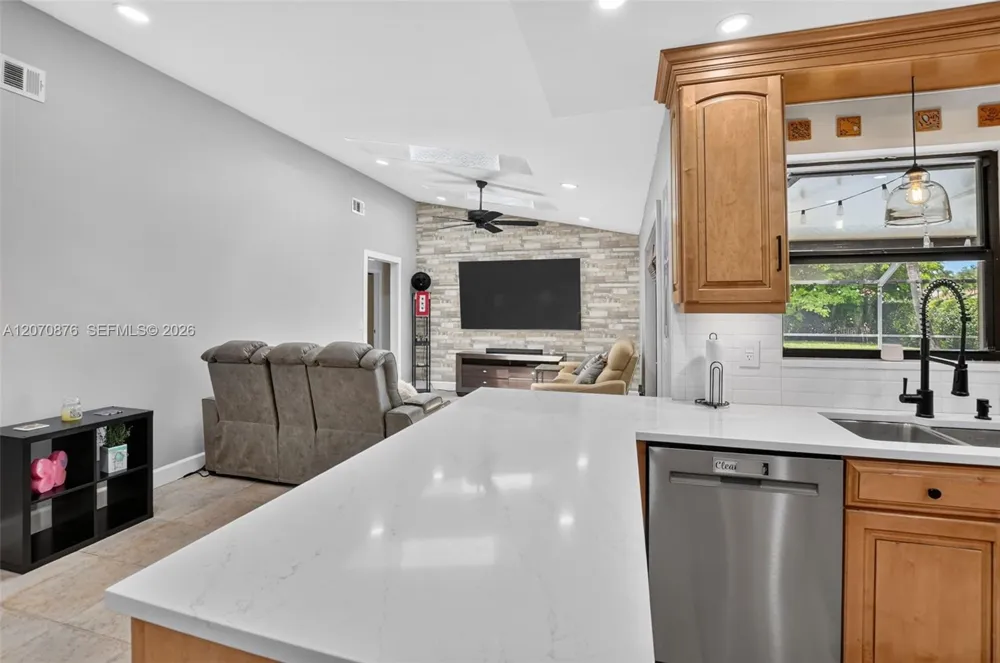 4225 NW 7th Pl Deerfield Beach, FL 33442