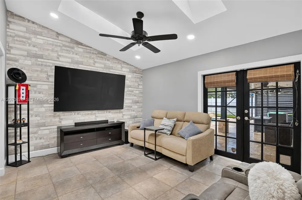 4225 NW 7th Pl Deerfield Beach, FL 33442