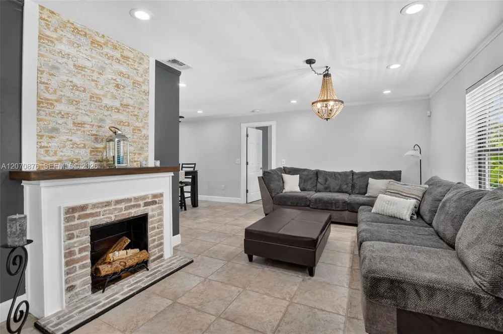 4225 NW 7th Pl Deerfield Beach, FL 33442