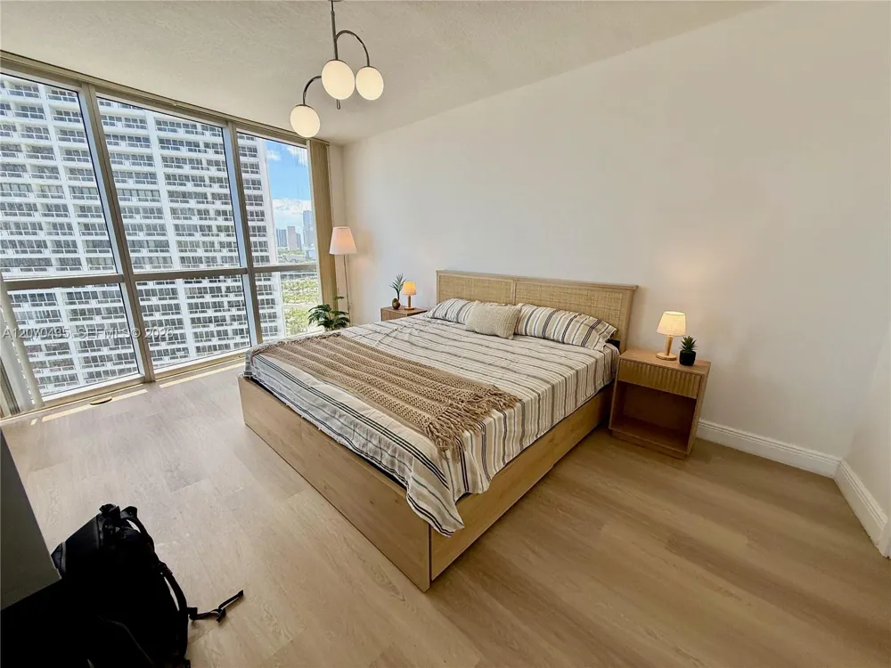 1750 Bayshore Dr #2202 Miami, FL 33132