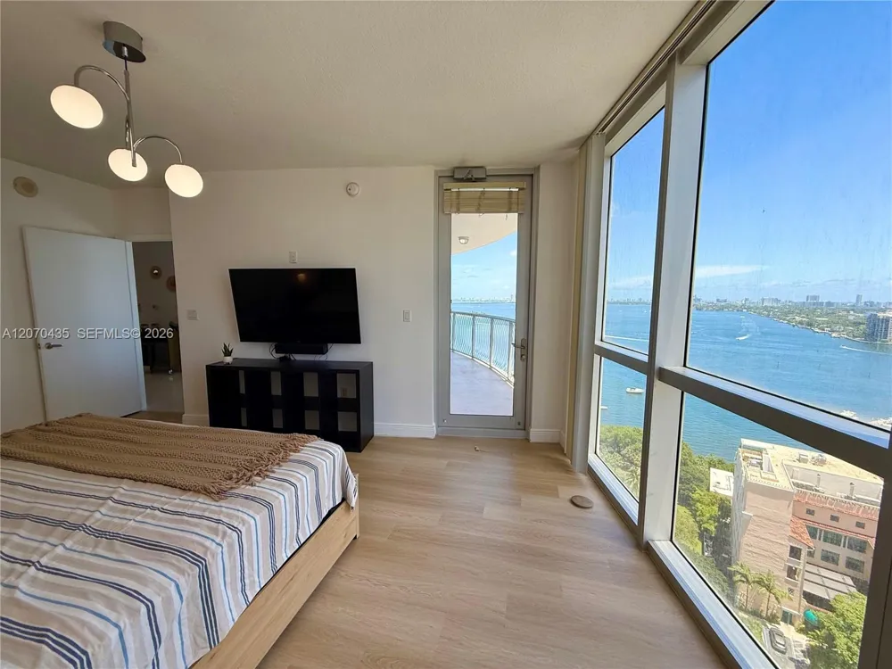 1750 Bayshore Dr #2202 Miami, FL 33132