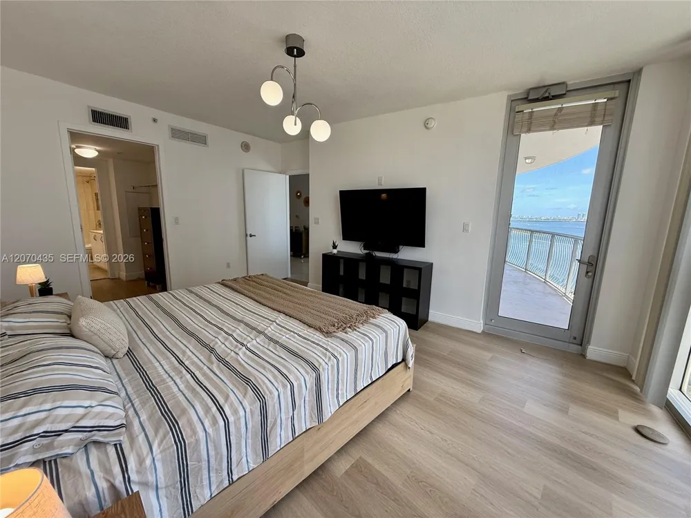 1750 Bayshore Dr #2202 Miami, FL 33132