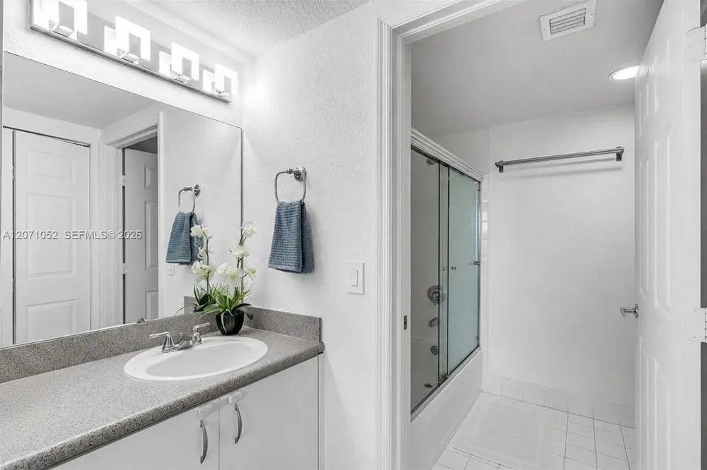 816 NW 11th St #607 Miami, FL 33136