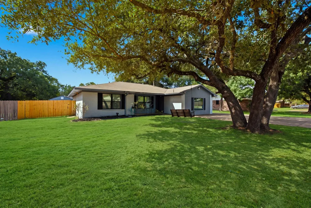 1302 Hawk Tree Drive College Station, TX 77845