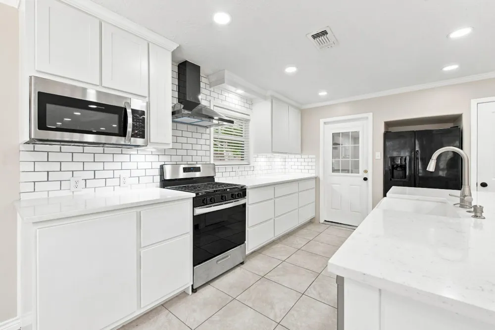 1302 Hawk Tree Drive College Station, TX 77845