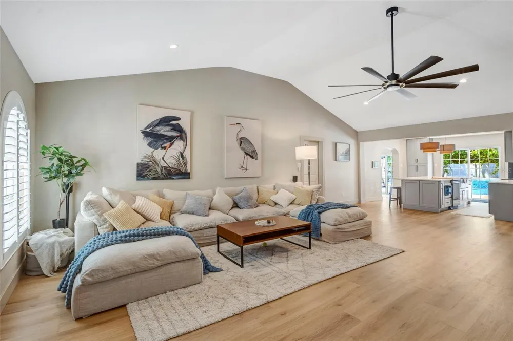 3819 W SAN MIGUEL STREET Tampa, FL 33629