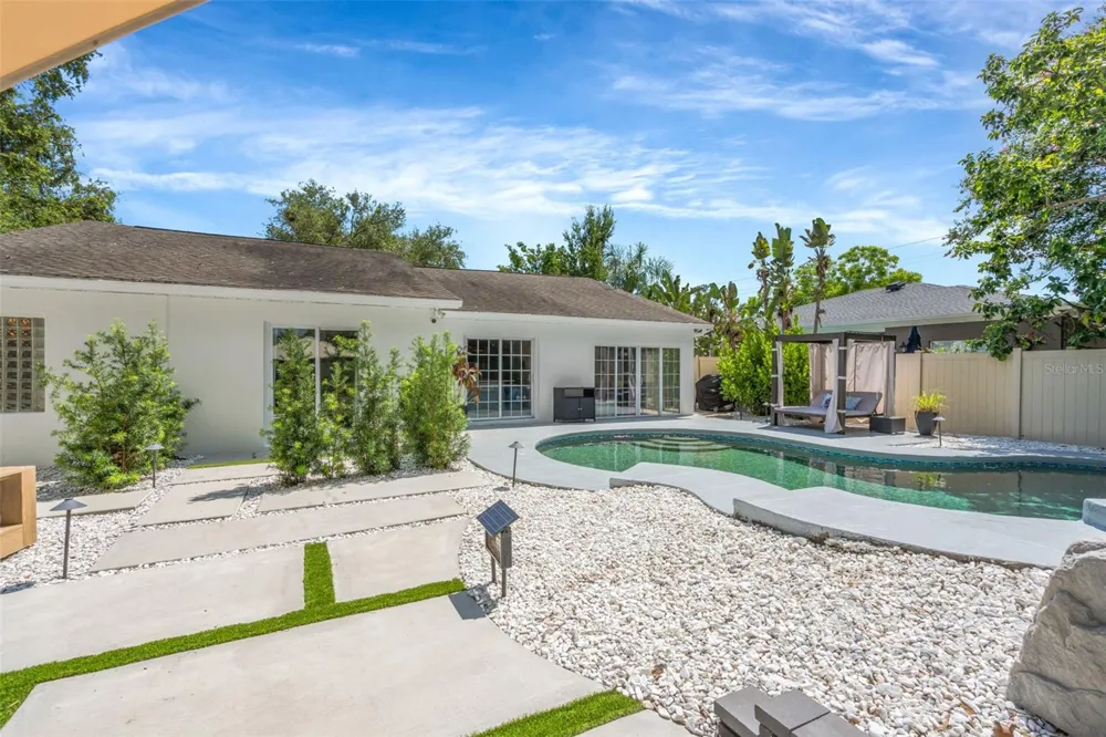3819 W SAN MIGUEL STREET Tampa, FL 33629