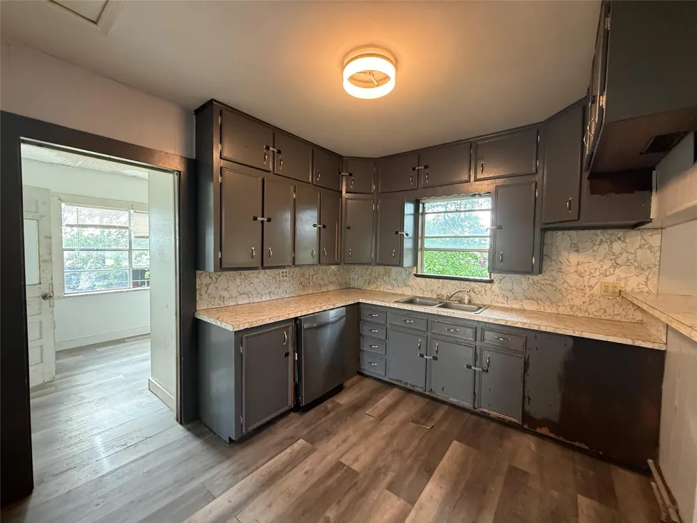 1515 Moulton Street Shiner, TX 77984