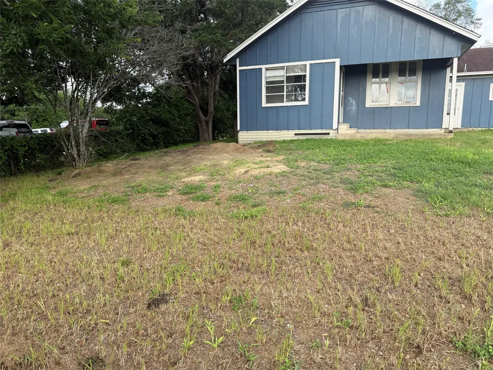 1515 Moulton Street Shiner, TX 77984