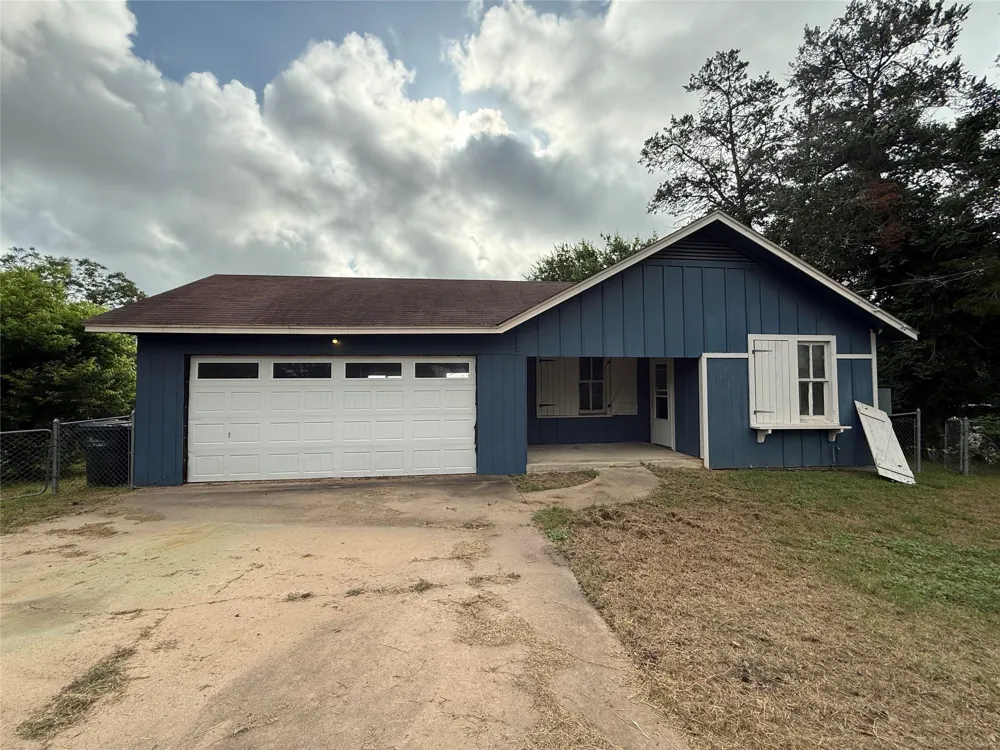 1515 Moulton Street Shiner, TX 77984