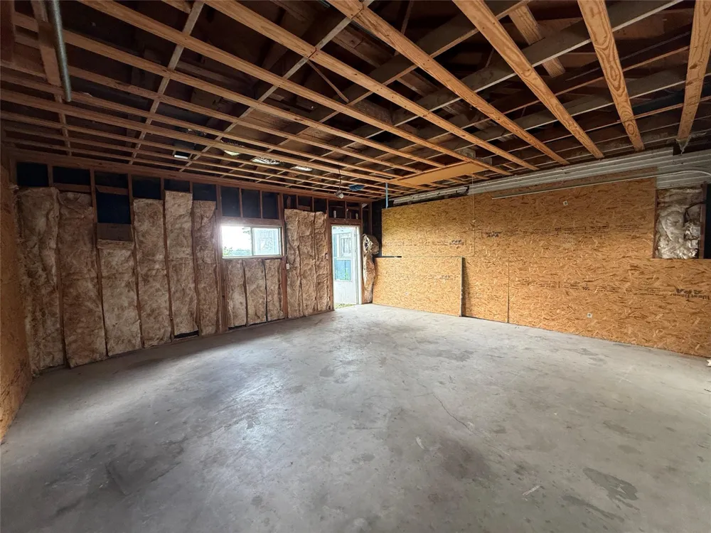 1515 Moulton Street Shiner, TX 77984