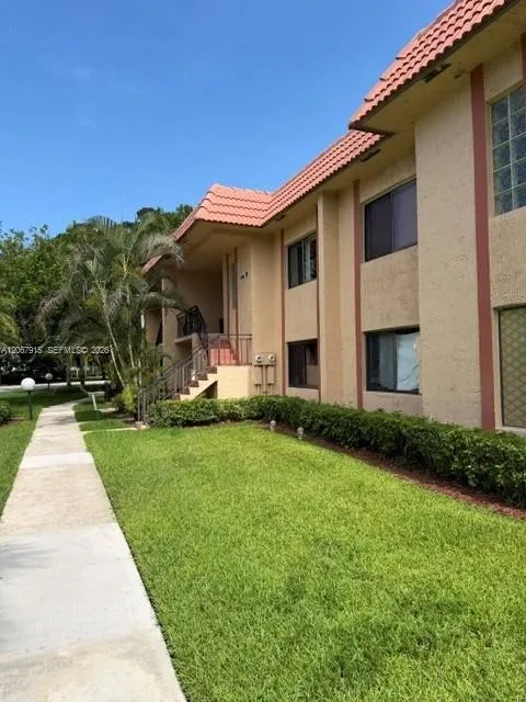 164 Lakeview Dr #204
