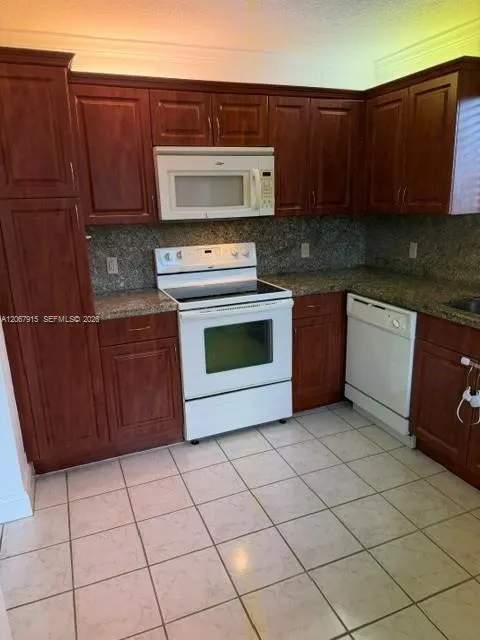 164 Lakeview Dr #204 Weston, FL 33326