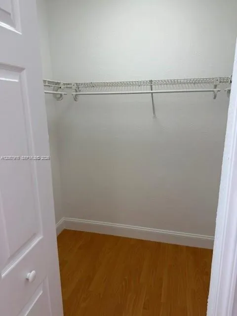 164 Lakeview Dr #204 Weston, FL 33326