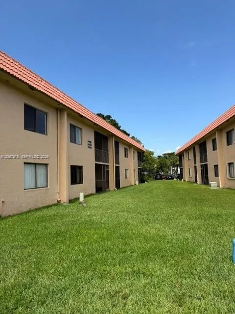 164 Lakeview Dr #204 Weston, FL 33326