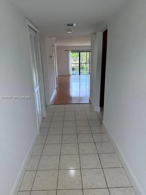 164 Lakeview Dr #204 Weston, FL 33326