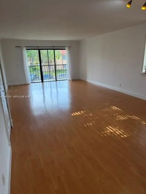 164 Lakeview Dr #204 Weston, FL 33326
