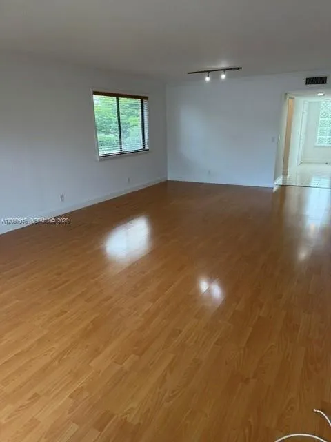 164 Lakeview Dr #204 Weston, FL 33326