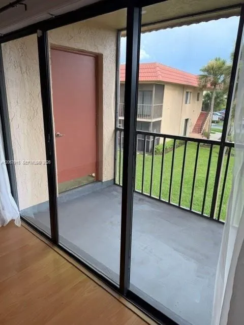 164 Lakeview Dr #204 Weston, FL 33326