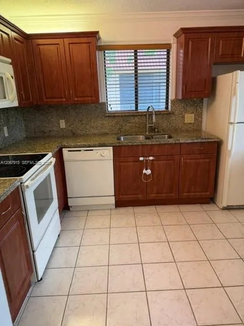 164 Lakeview Dr #204 Weston, FL 33326