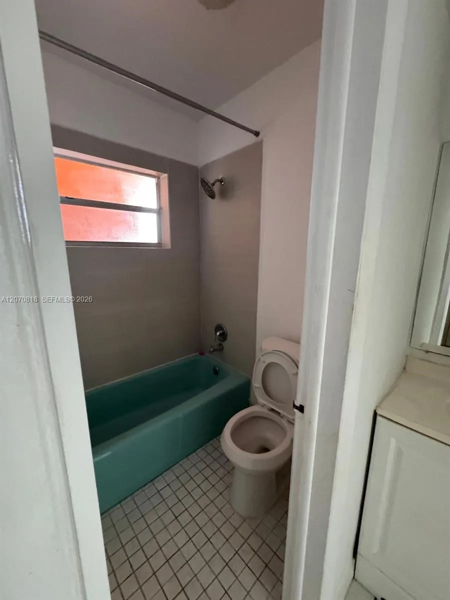18700 NE 3rd Ct #626 Miami, FL 33179