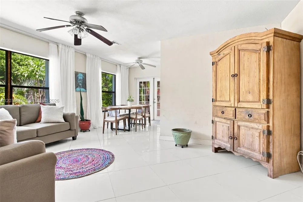 4121 NW 78th Way Coral Springs, FL 33065