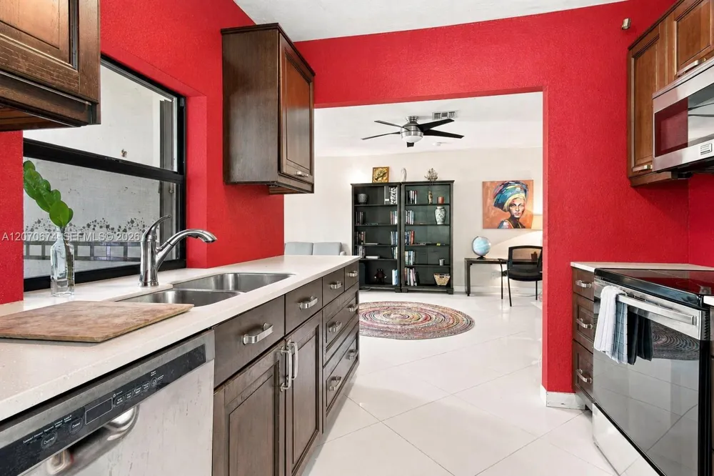 4121 NW 78th Way Coral Springs, FL 33065