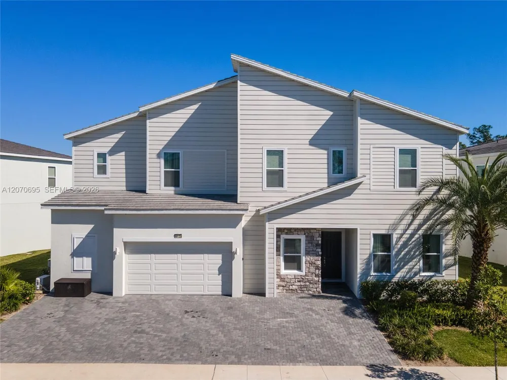 1758 oak blossom Davenport, FL 33837