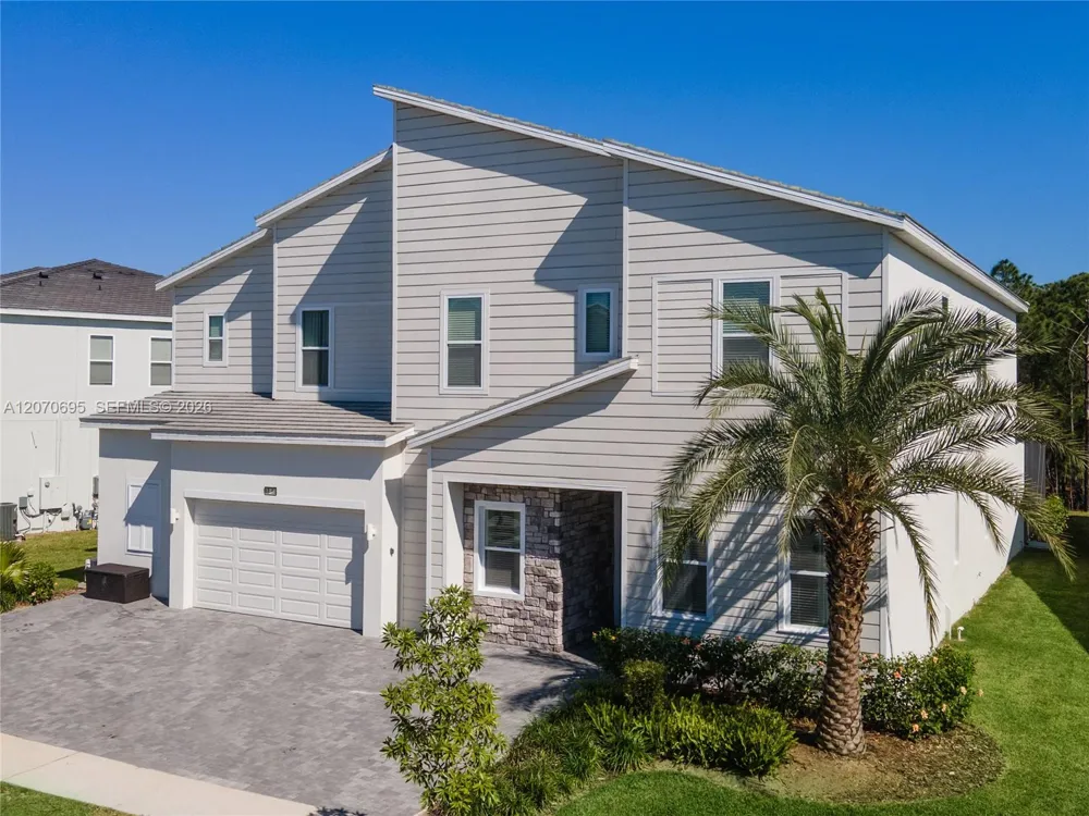 1758 oak blossom Davenport, FL 33837