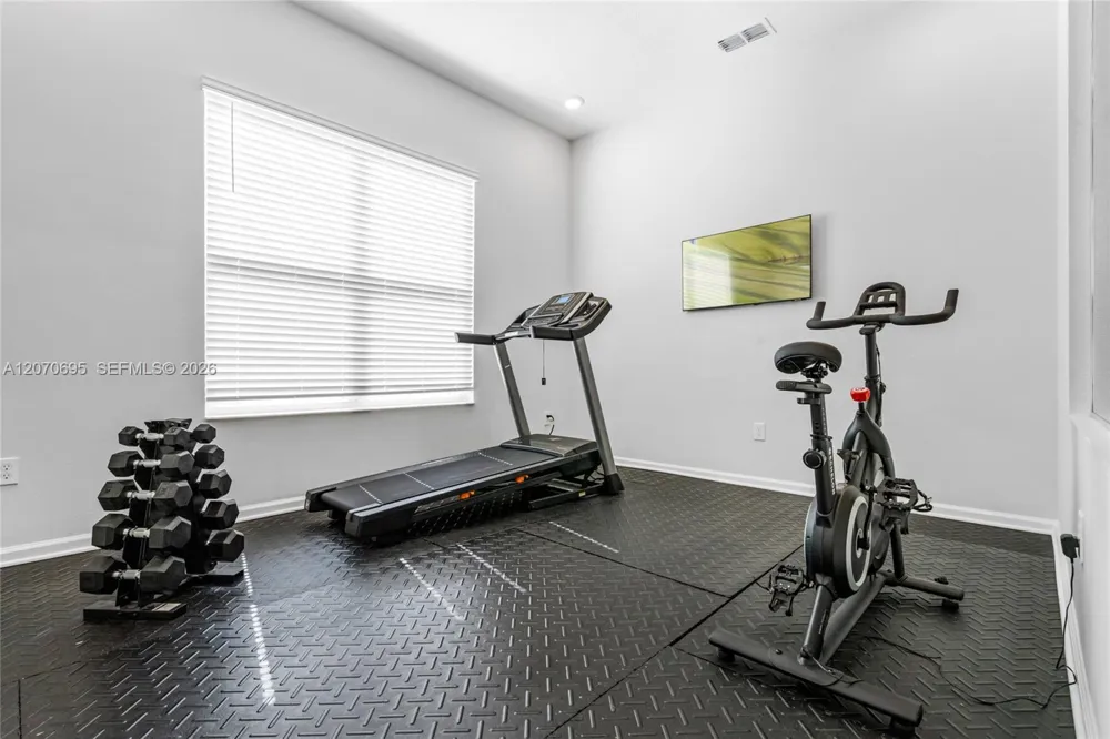 1758 oak blossom Davenport, FL 33837