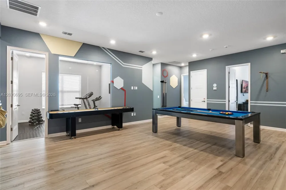 1758 oak blossom Davenport, FL 33837
