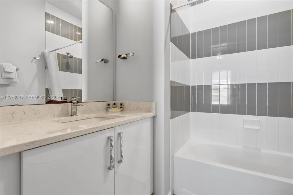 1758 oak blossom Davenport, FL 33837