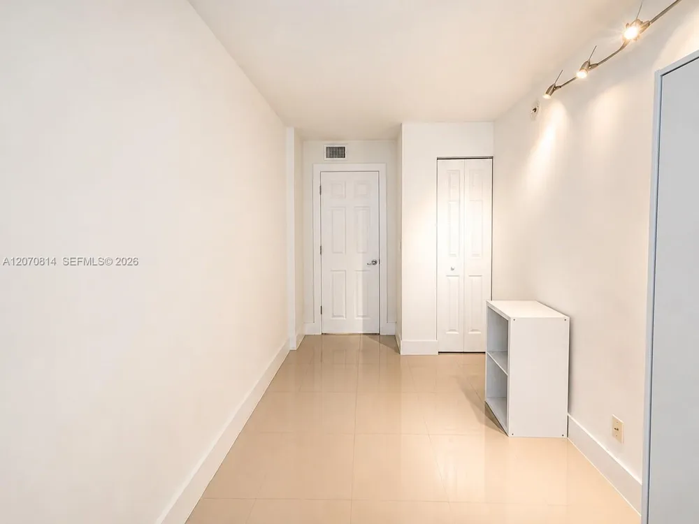 1865 S Ocean Dr #8I Hallandale Beach, FL 33009