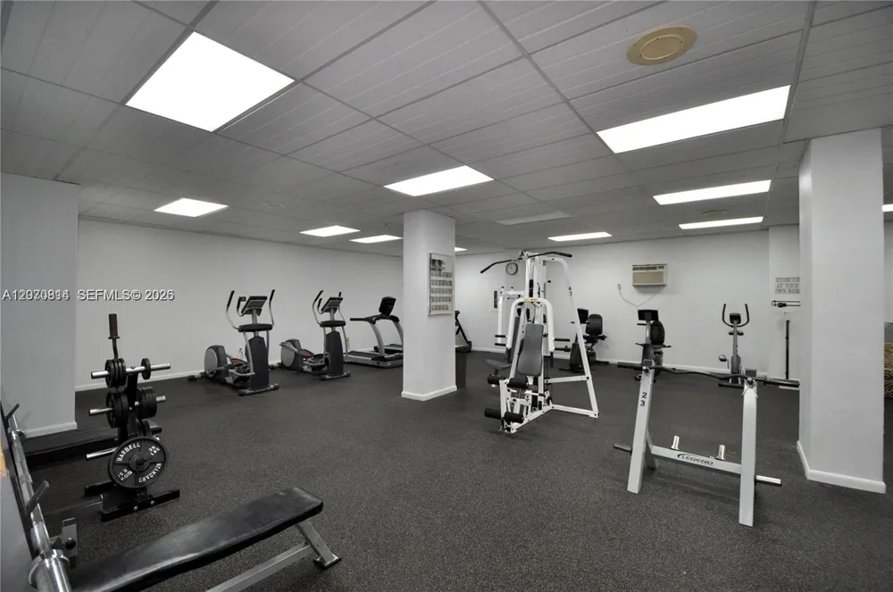 1865 S Ocean Dr #8I Hallandale Beach, FL 33009