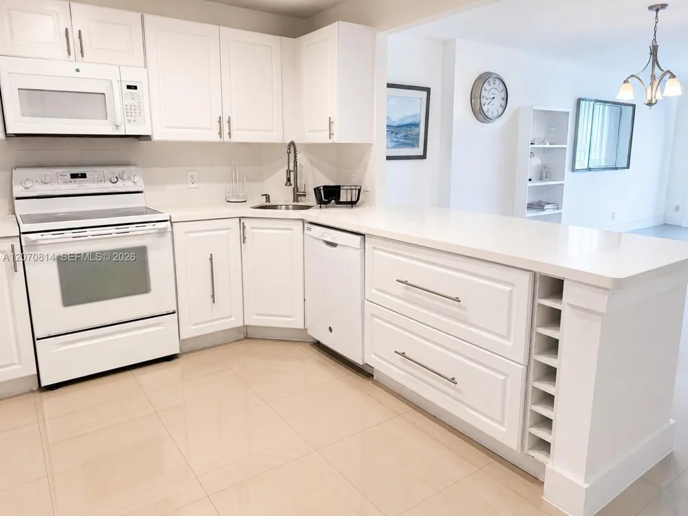 1865 S Ocean Dr #8I Hallandale Beach, FL 33009