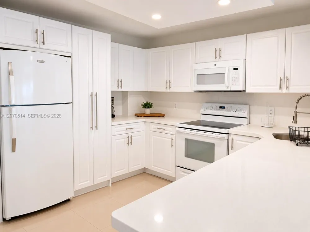 1865 S Ocean Dr #8I Hallandale Beach, FL 33009