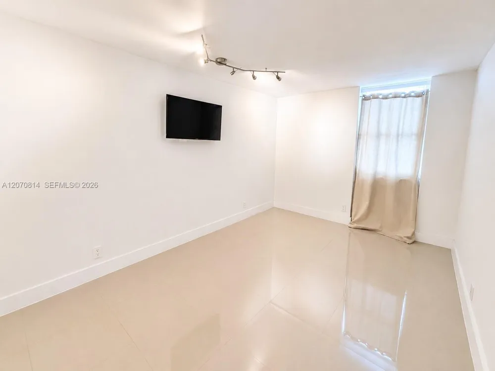 1865 S Ocean Dr #8I Hallandale Beach, FL 33009