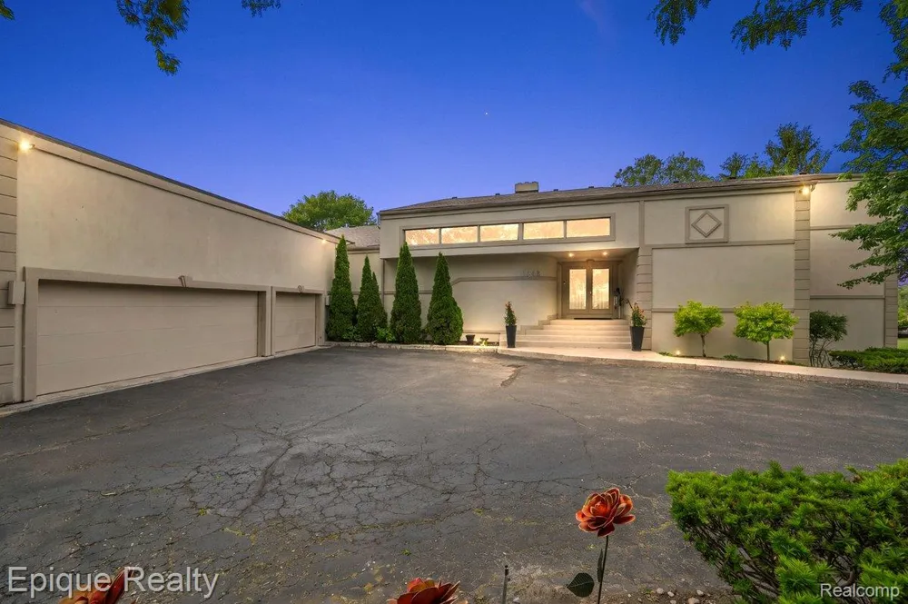 1848 Golf Ridge Drive S Bloomfield Hills City, MI 48302