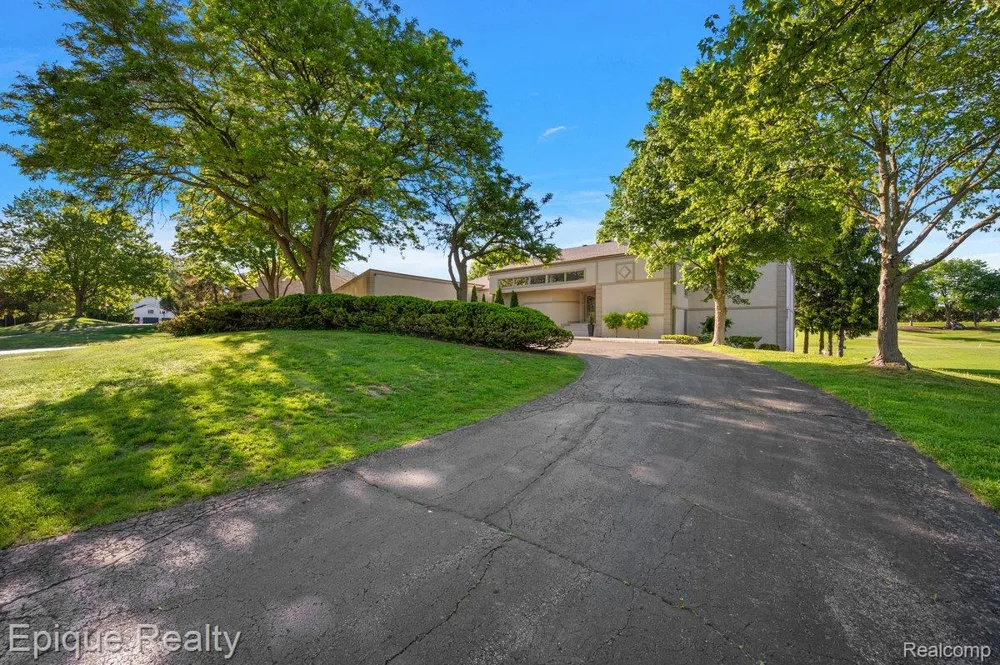 1848 Golf Ridge Drive S Bloomfield Hills City, MI 48302