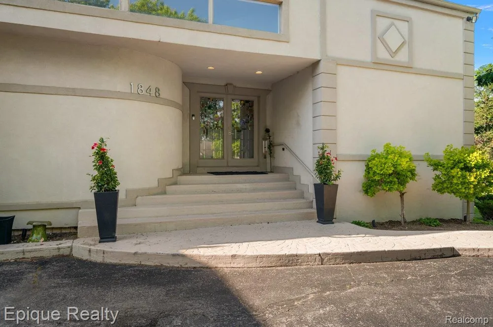 1848 Golf Ridge Drive S Bloomfield Hills City, MI 48302