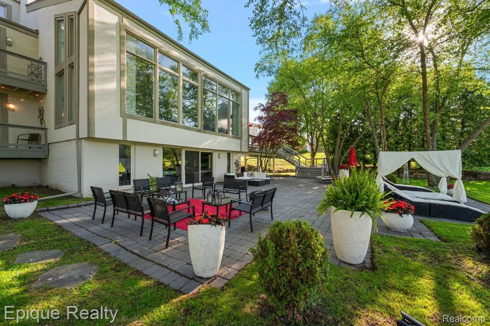 1848 Golf Ridge Drive S Bloomfield Hills City, MI 48302